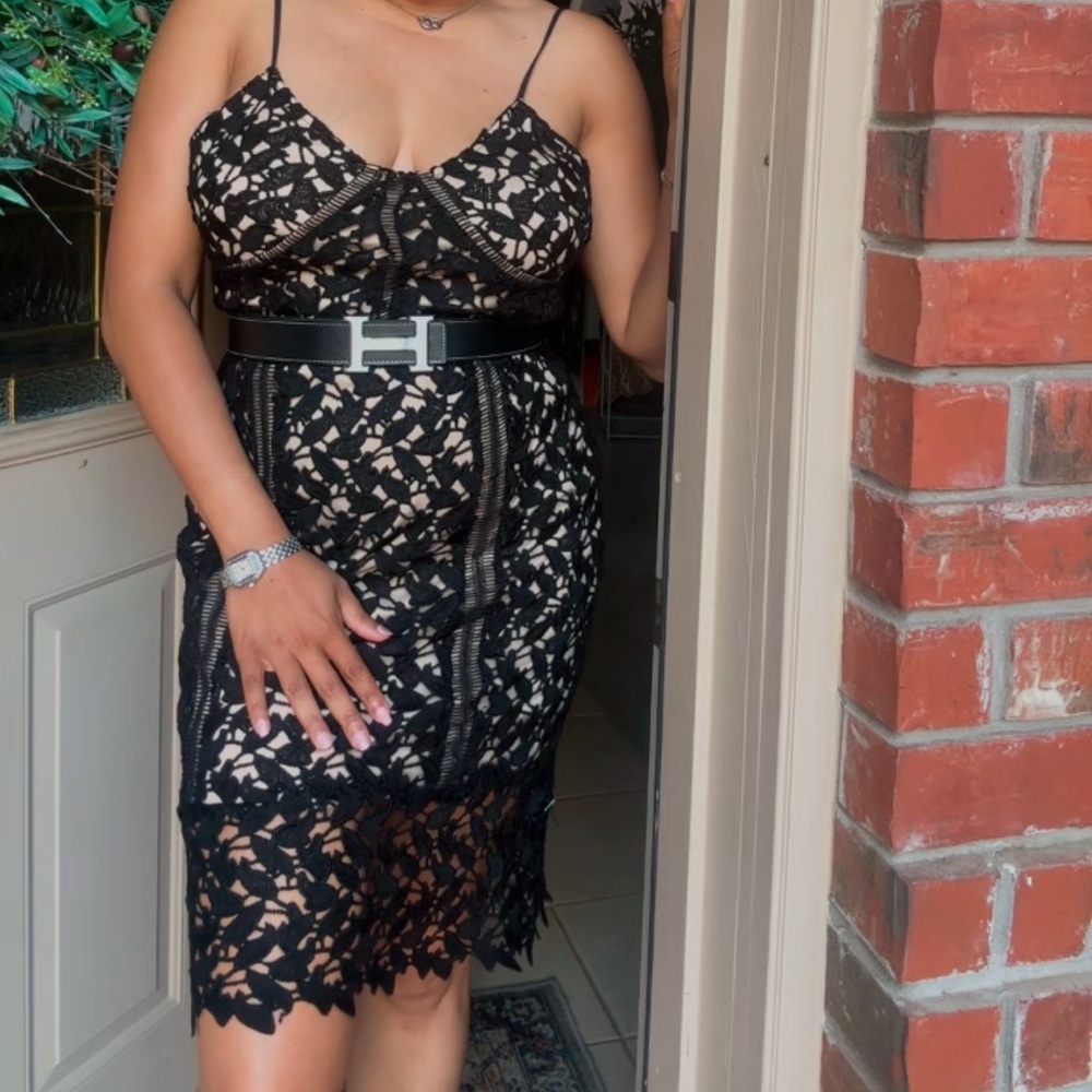 Lovely lace dress -B